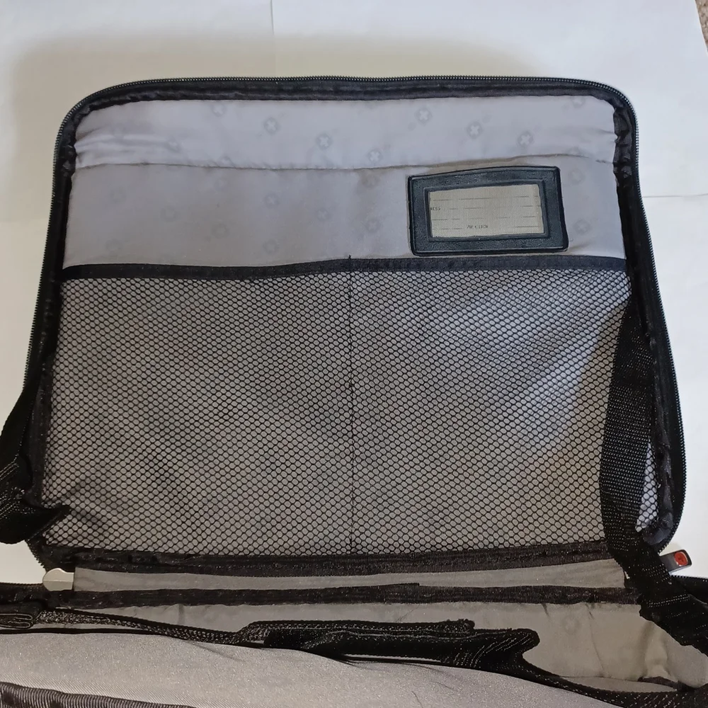 SwissGear black Laptop Case adjustable strap and luggage strap 17